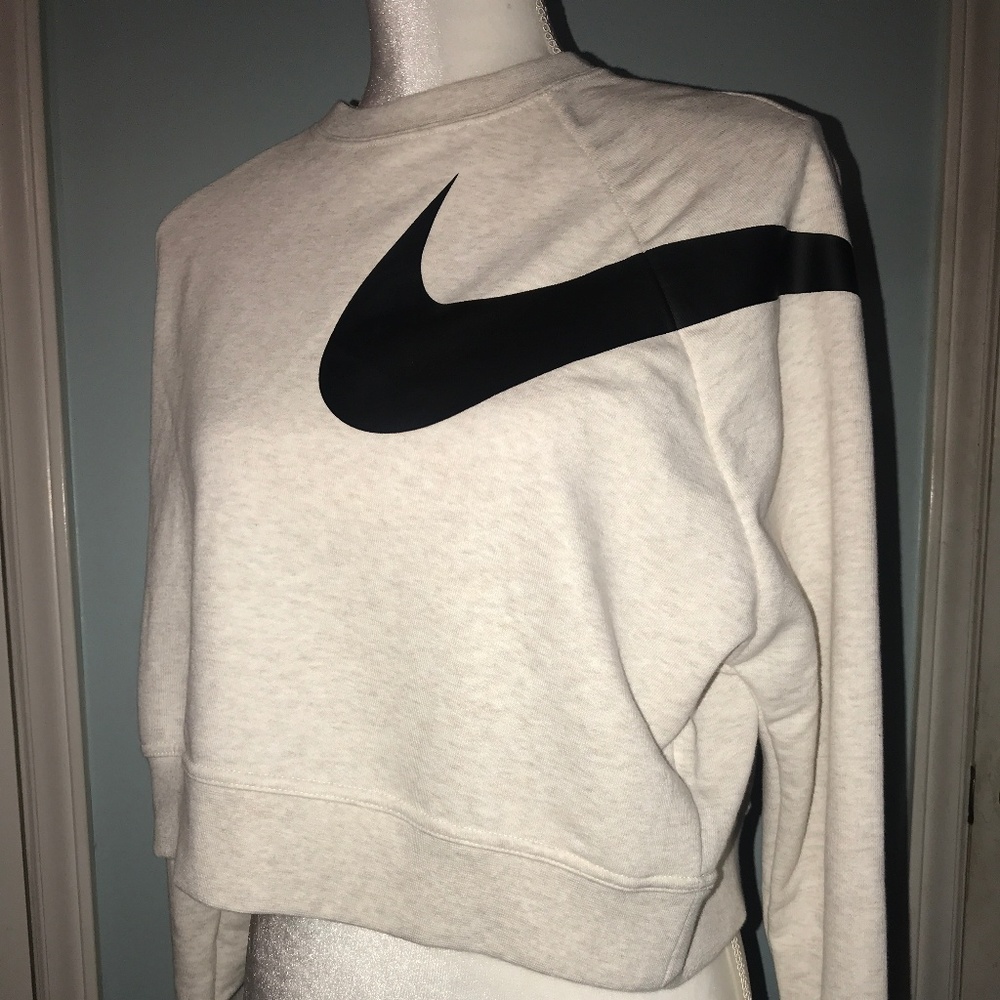 Nike Women's Dry Versa Long Sleeve Cropped Shirt